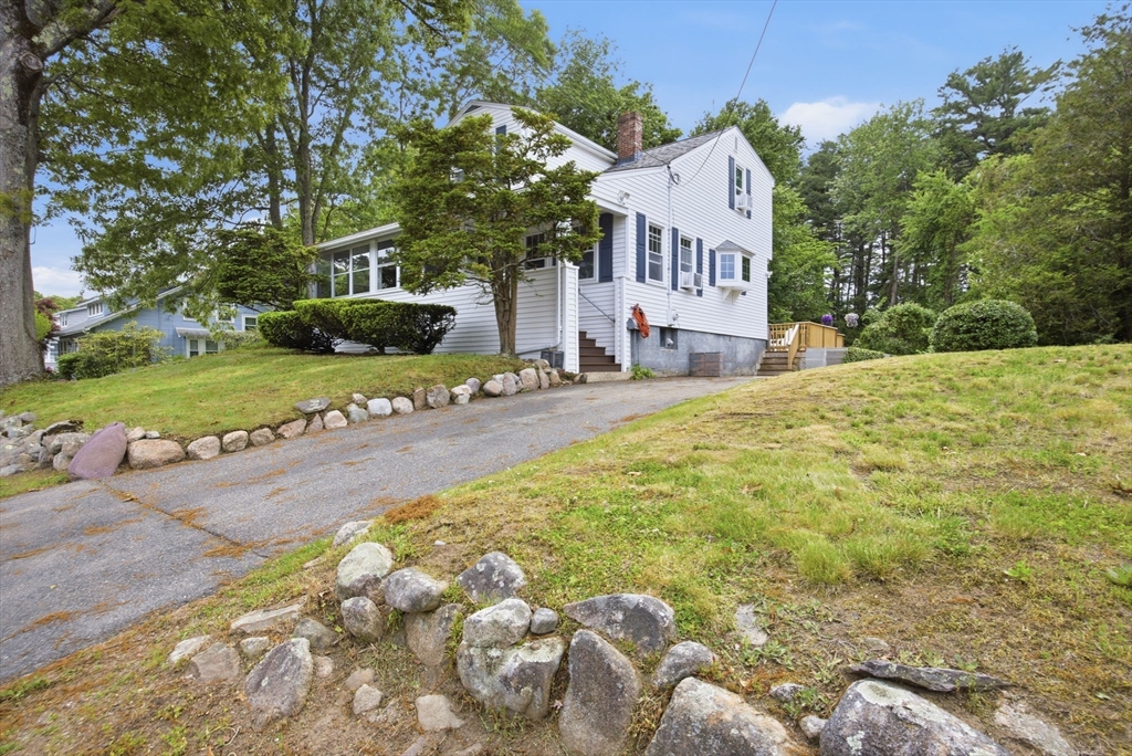 17 Great Pond Rd