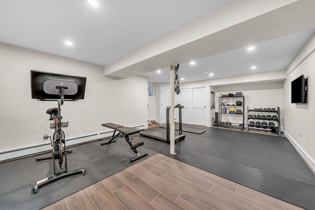 Wellesley, Massachusetts 02482, United States, 4 Bedrooms Bedrooms, ,4 BathroomsBathrooms,Residential,Active,228312