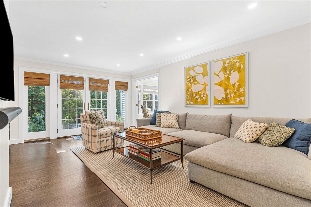 Wellesley, Massachusetts 02482, United States, 4 Bedrooms Bedrooms, ,4 BathroomsBathrooms,Residential,Active,228312