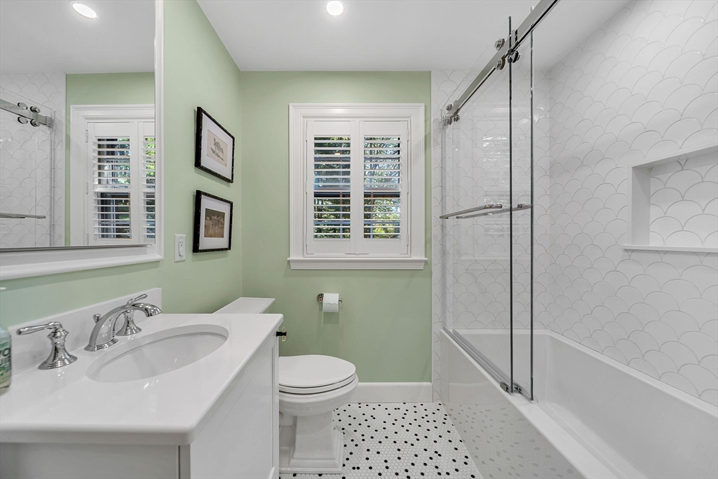 Wellesley, Massachusetts 02482, United States, 4 Bedrooms Bedrooms, ,4 BathroomsBathrooms,Residential,Active,228312