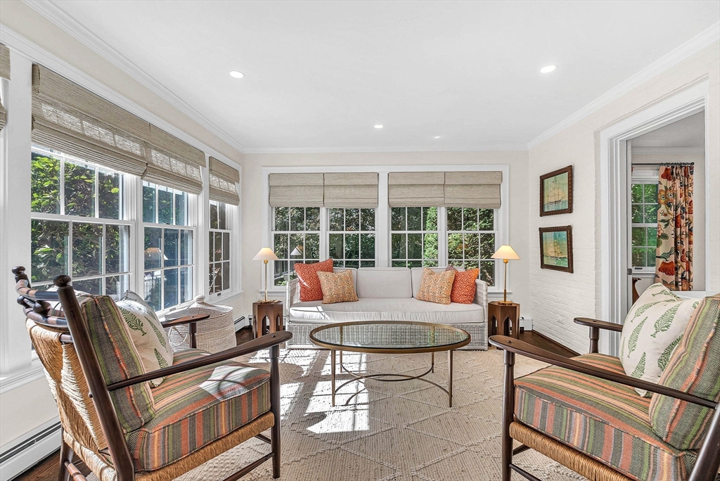 Wellesley, Massachusetts 02482, United States, 4 Bedrooms Bedrooms, ,4 BathroomsBathrooms,Residential,Active,228312