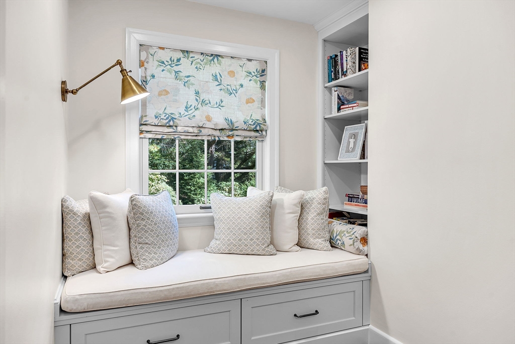 Wellesley, Massachusetts 02482, United States, 4 Bedrooms Bedrooms, ,4 BathroomsBathrooms,Residential,Active,228312