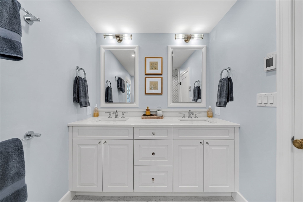 Wellesley, Massachusetts 02482, United States, 4 Bedrooms Bedrooms, ,4 BathroomsBathrooms,Residential,Active,228312