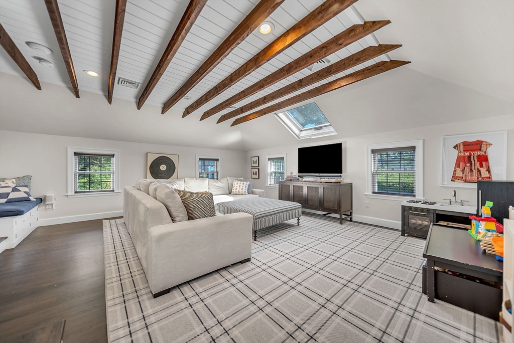 Wellesley, Massachusetts 02482, United States, 4 Bedrooms Bedrooms, ,4 BathroomsBathrooms,Residential,Active,228312