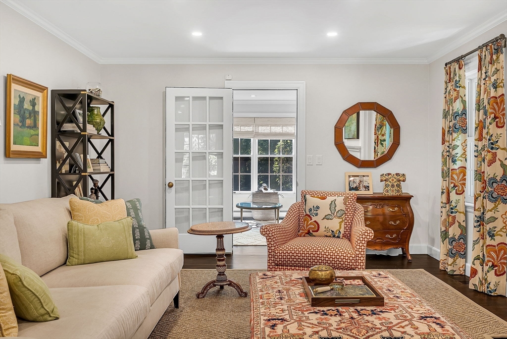 Wellesley, Massachusetts 02482, United States, 4 Bedrooms Bedrooms, ,4 BathroomsBathrooms,Residential,Active,228312