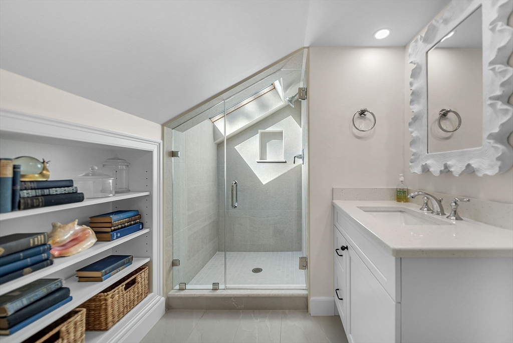 Wellesley, Massachusetts 02482, United States, 4 Bedrooms Bedrooms, ,4 BathroomsBathrooms,Residential,Active,228312