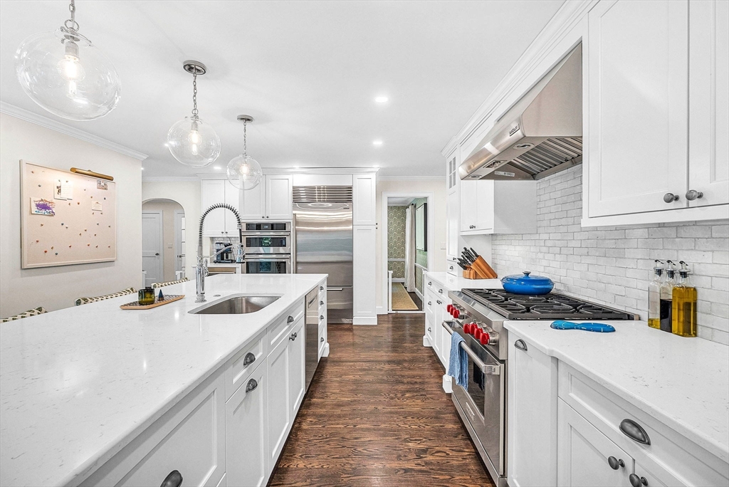 Wellesley, Massachusetts 02482, United States, 4 Bedrooms Bedrooms, ,4 BathroomsBathrooms,Residential,Active,228312