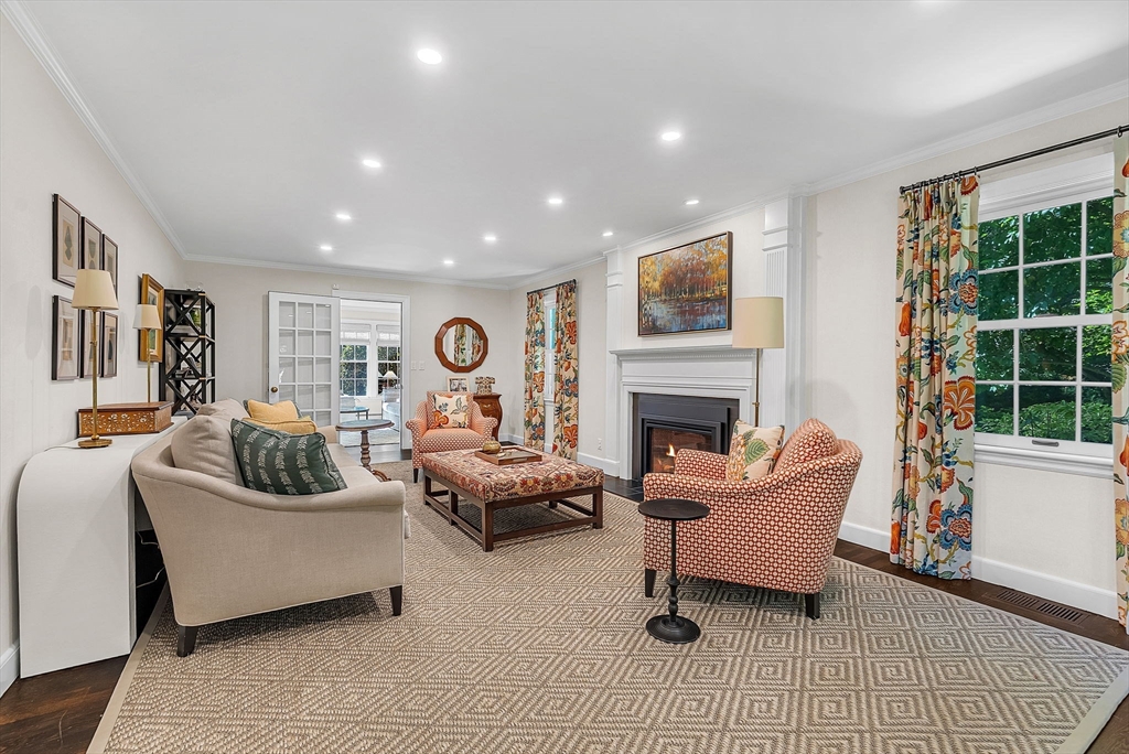 Wellesley, Massachusetts 02482, United States, 4 Bedrooms Bedrooms, ,4 BathroomsBathrooms,Residential,Active,228312