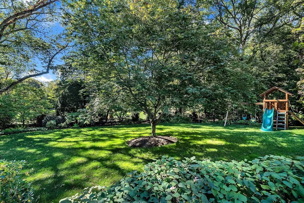 Wellesley, Massachusetts 02482, United States, 4 Bedrooms Bedrooms, ,4 BathroomsBathrooms,Residential,Active,228312