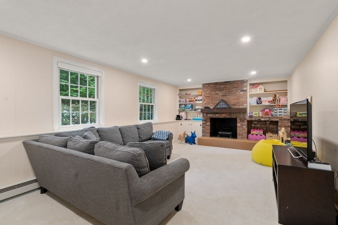 25 Rocky Brook Rd