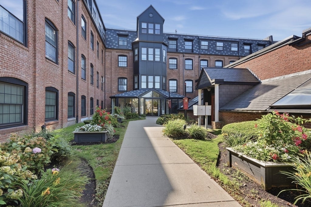 Photo of 21 Linden St #421, Quincy, MA