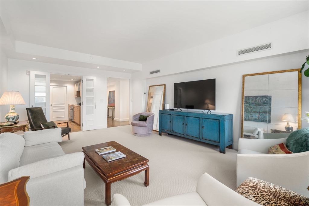 2 Commonwealth Ave 15D