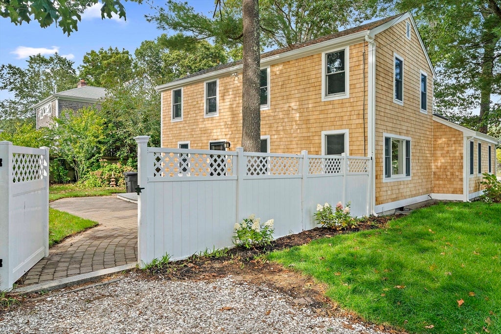 8 Winthrop Ave, Duxbury, MA, 8 Winthrop Ave, Duxbury, MA Photo #2