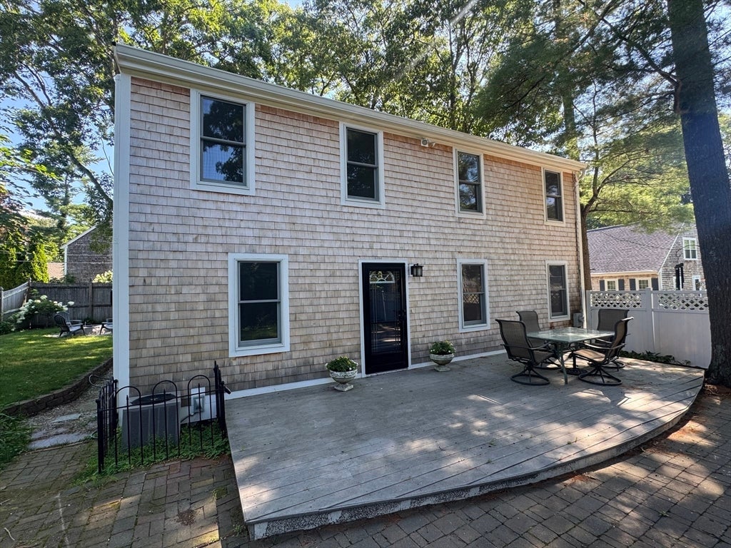 Photo of 8 Winthrop Ave, Duxbury, MA
