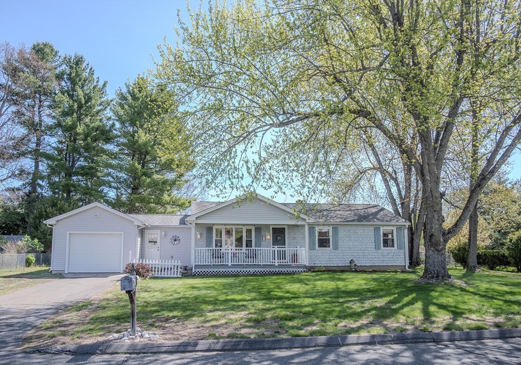 8 Applewood Ln