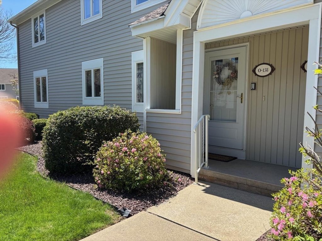 2205 Boston Road O138