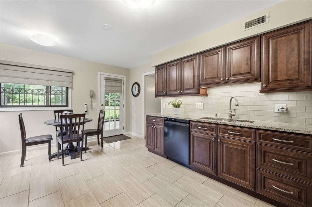 5 Rollingwood Dr, Worcester, MA, 5 Rollingwood Dr, Worcester, MA Photo #17