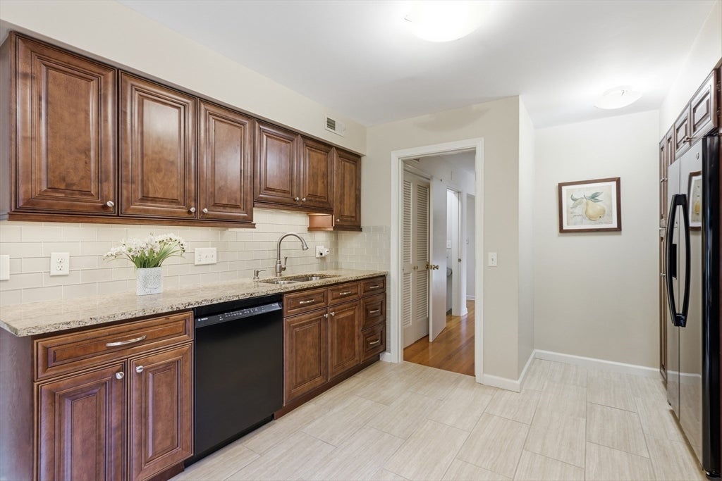 5 Rollingwood Dr, Worcester, MA, 5 Rollingwood Dr, Worcester, MA Photo #20