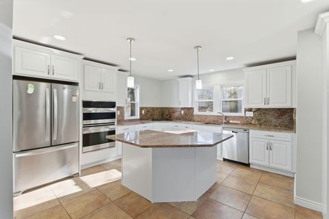 Photo of 36 Chestnut St, Marlborough, MA 01752 (MLS # 73468547)