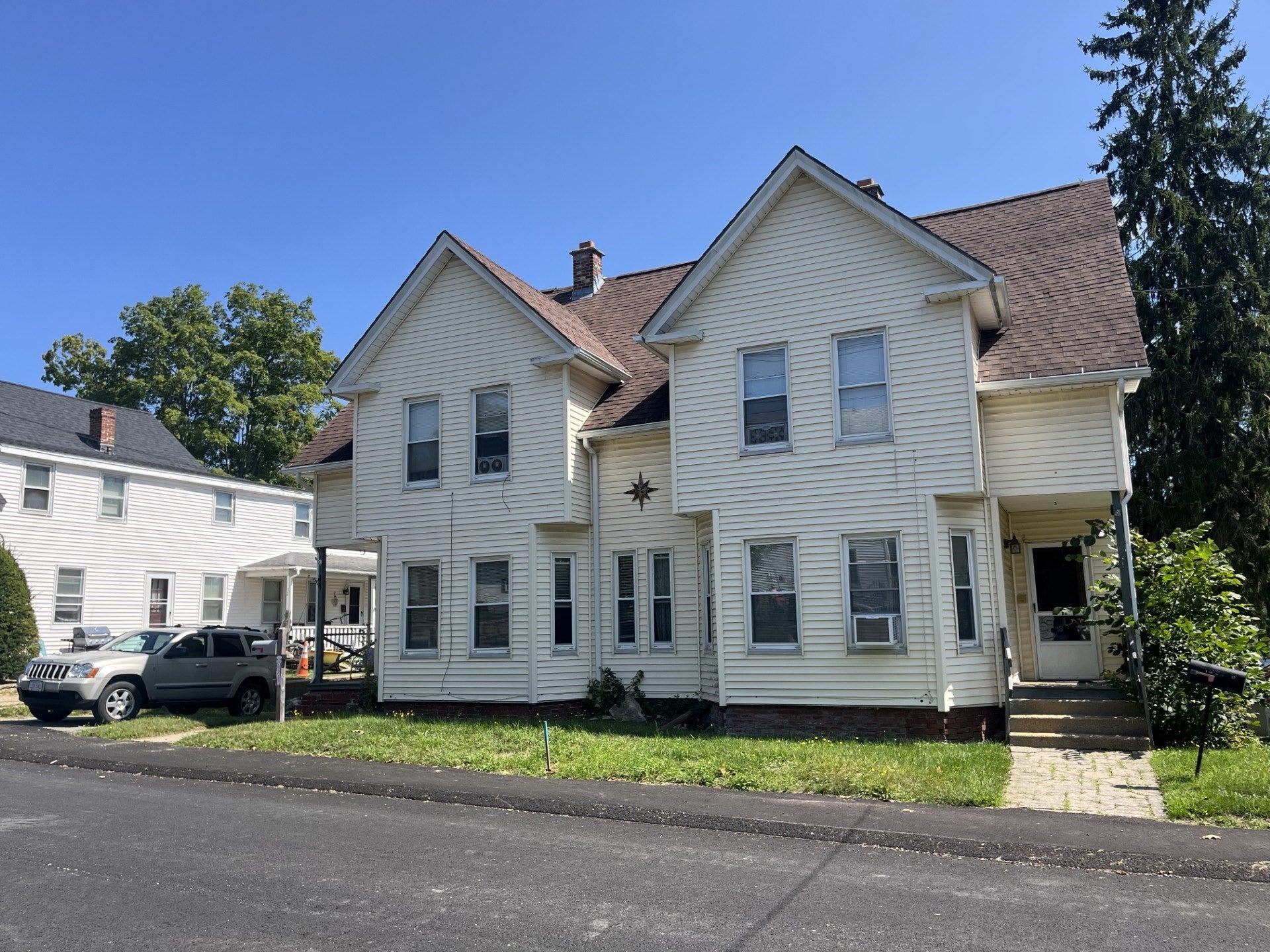Photo of 33-35 Beech St, Winchendon, MA