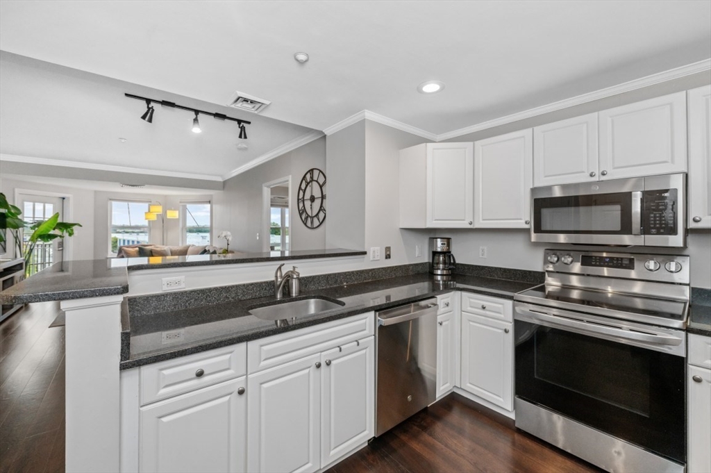 10 Seaport Drive 2518
