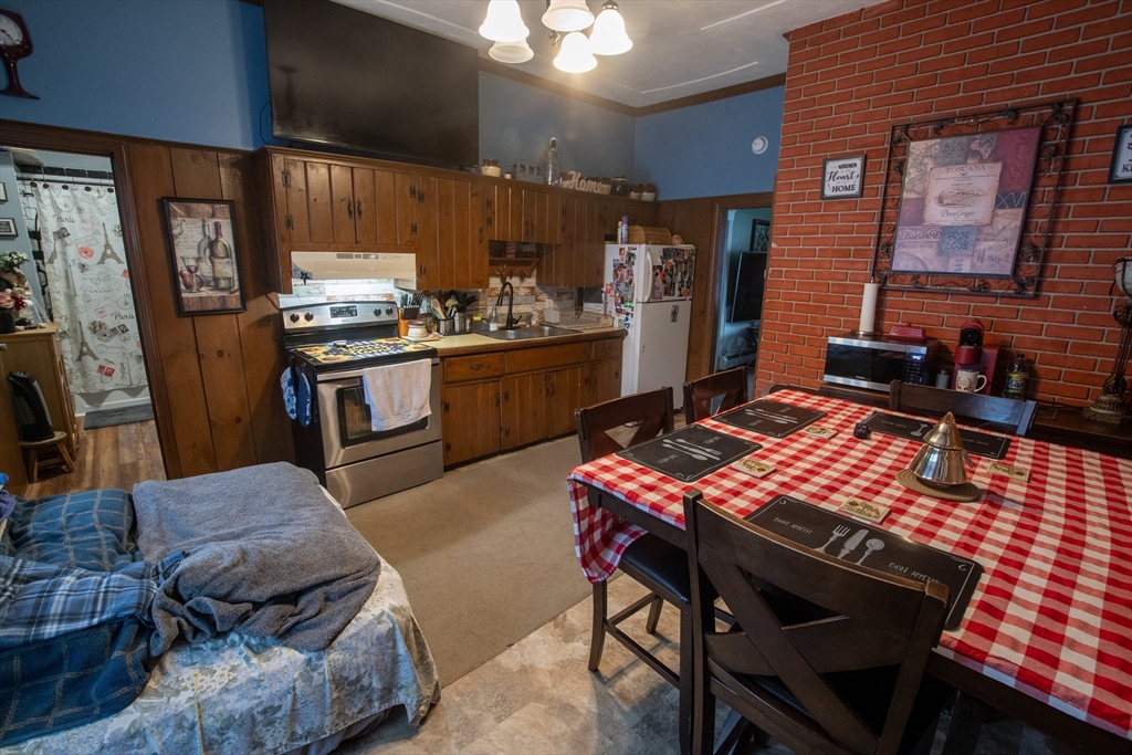 1088 Diamond Hill Rd