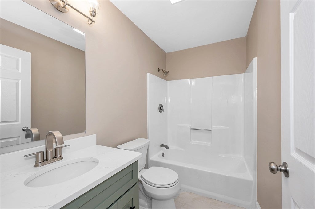 38 Farmland Rd #C, Lowell, MA, 38 Farmland Rd #C, Lowell, MA Photo #17