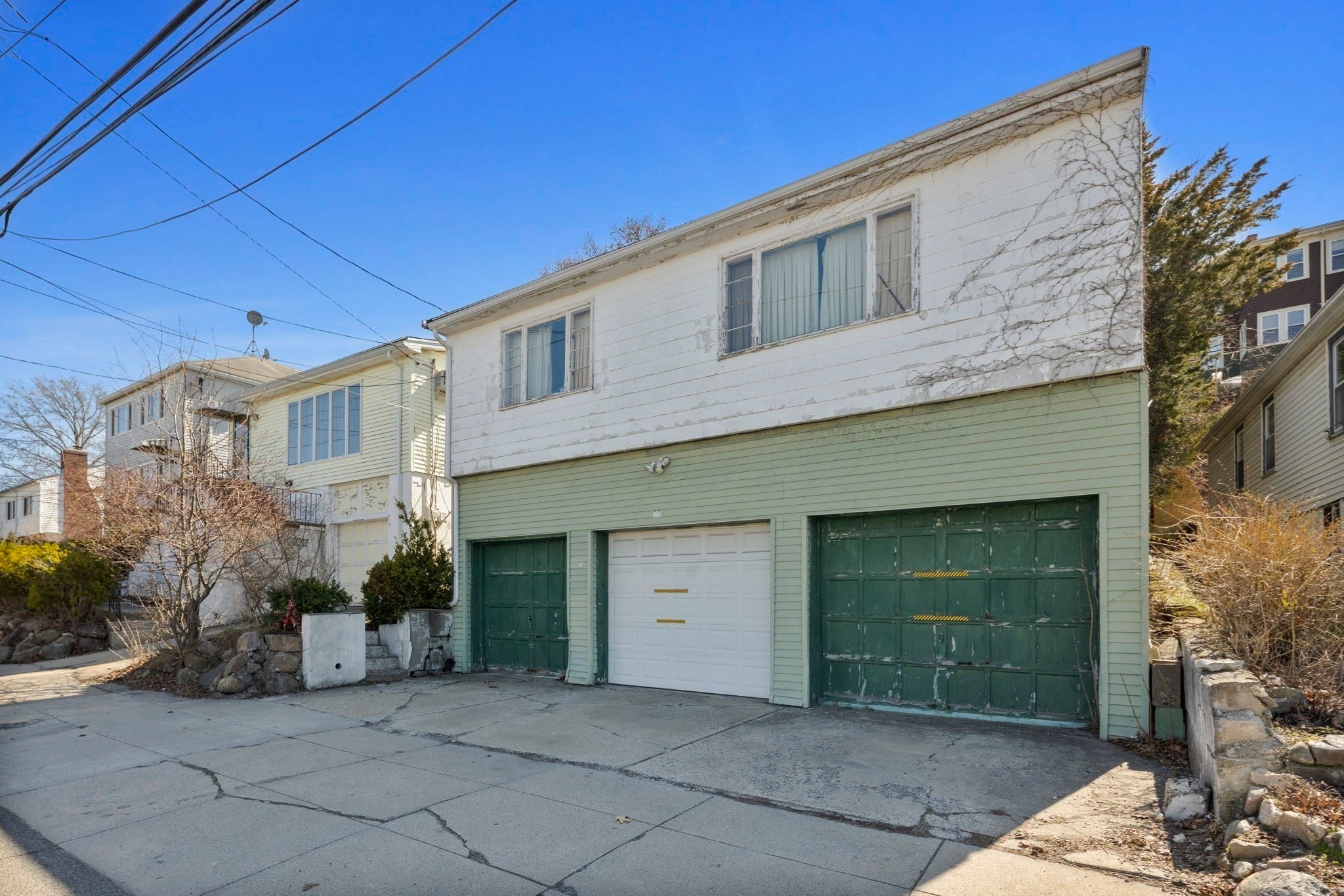 92+96 Waldemar AVE