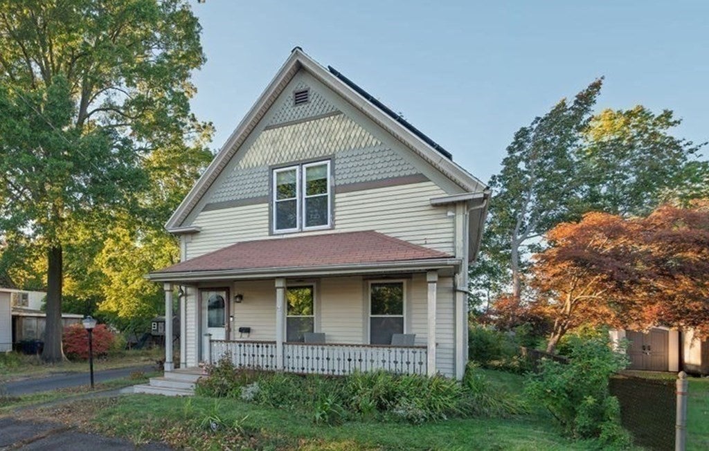 Photo of 49 Grove St, Rockland, MA