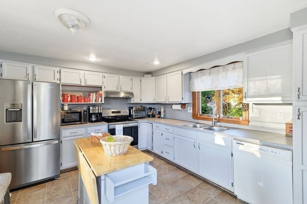49 Grove St, Rockland, MA, 49 Grove St, Rockland, MA Photo #5