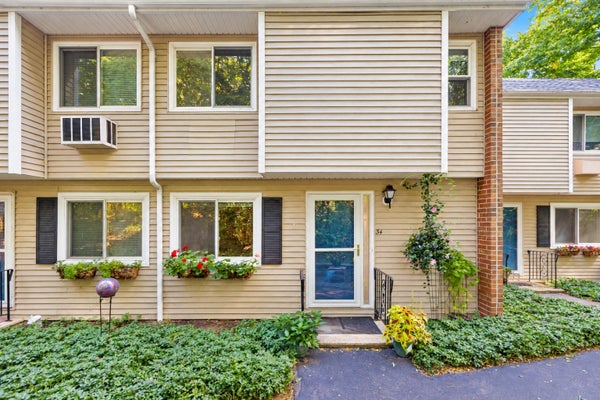 34 GLEN DEVIN ST # 34, AMESBURY, MA 01913 - Image 5d05bc19fbf5edcd75093b65d0660b2f/299839111