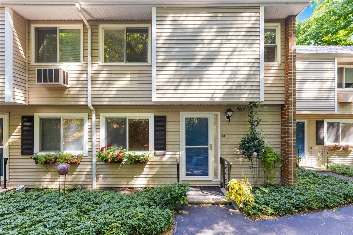 34 Glen Devin St #34, Amesbury, MA Photo #1