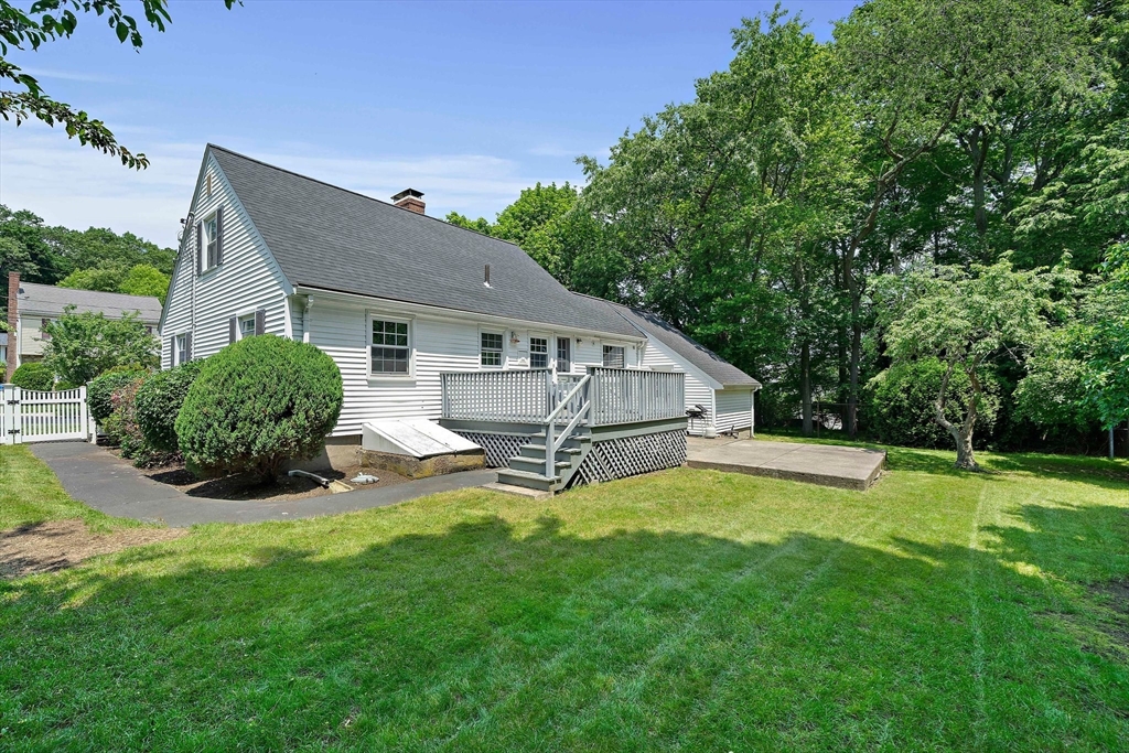 40 Clearwater Dr