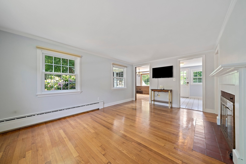 40 Clearwater Dr