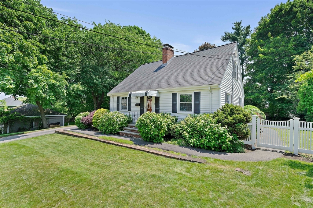 40 Clearwater Dr
