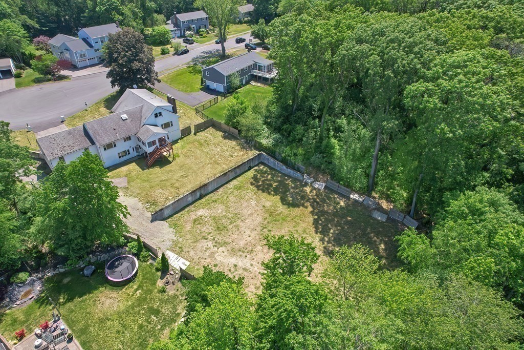 Photo 4 of 12 of 28 Pauline Drive house