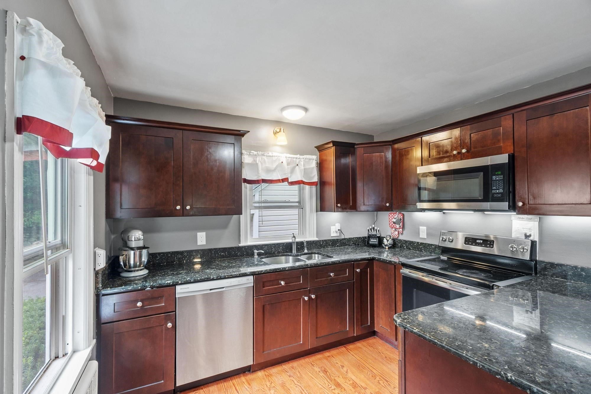 406 Lincoln St, Fitchburg, MA Photo #9