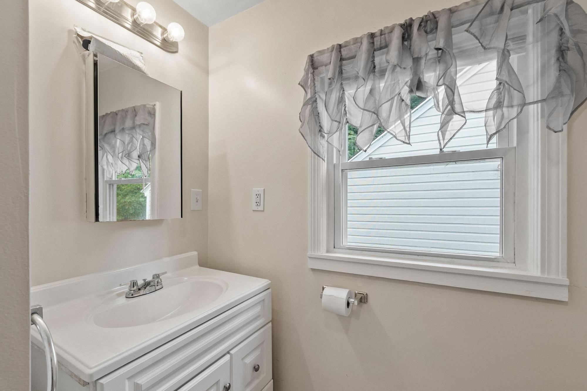 406 Lincoln St, Fitchburg, MA Photo #19