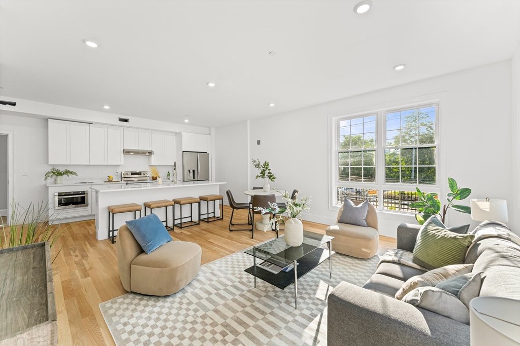 272 Lincoln Street 101