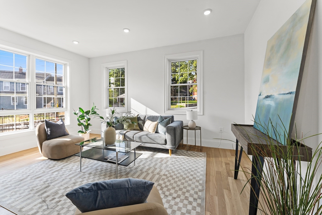 272 Lincoln Street 101