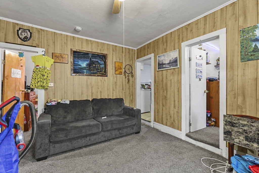138 Robbins Ave