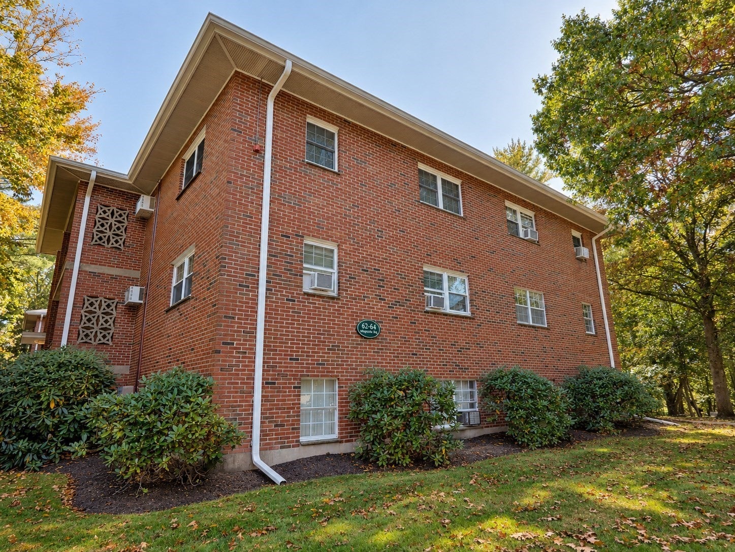 Photo of 64 Jacqueline Rd, Waltham, MA