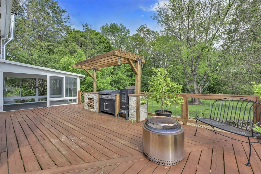 34 Ruggles Hill Rd