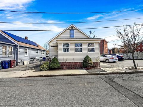 14 Oak Ter Everett MA 02149