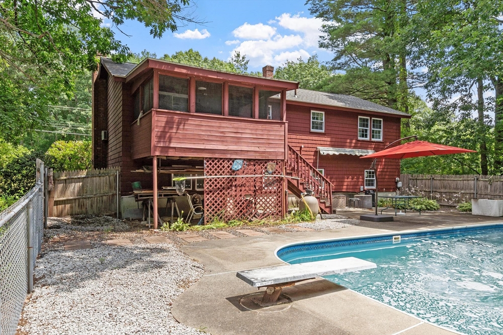 7 Meadowbrook Rd