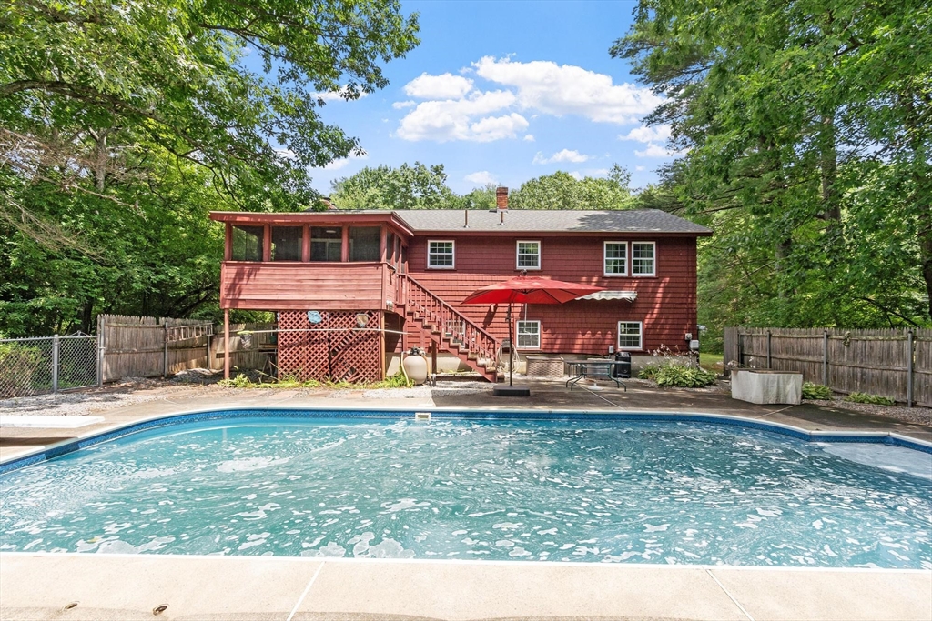 7 Meadowbrook Rd
