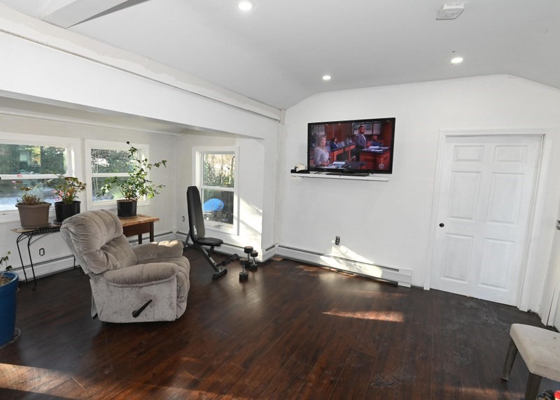 7 Siesta Drive