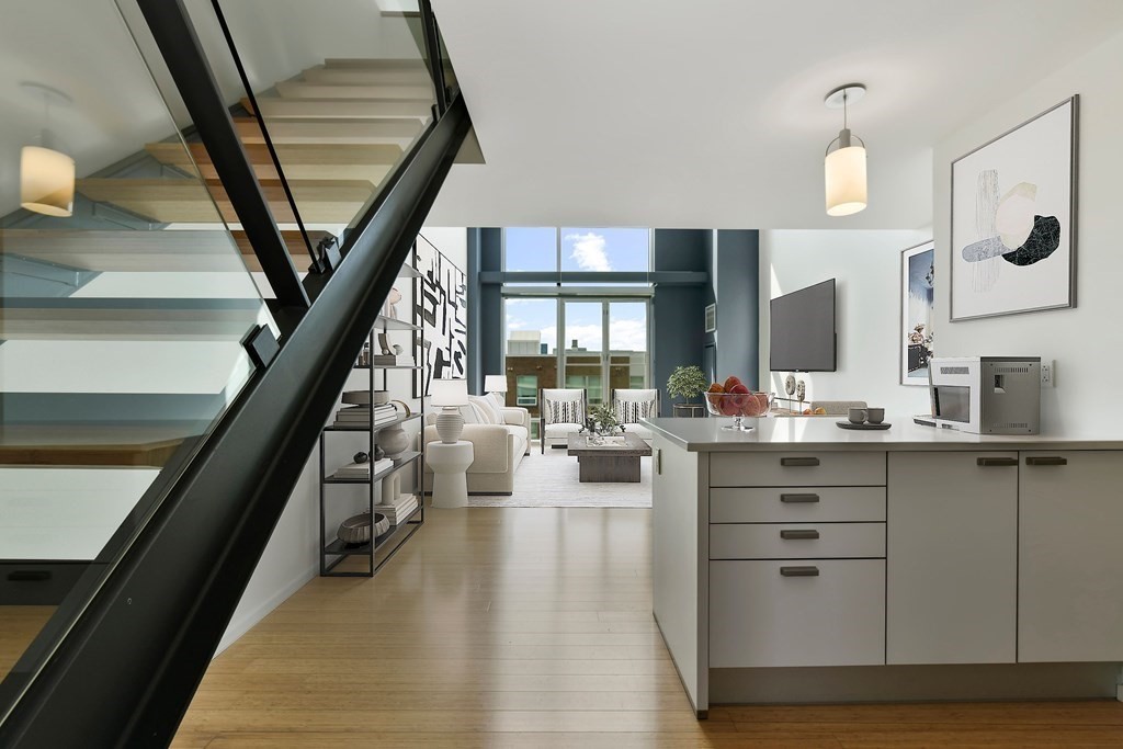 1 Earhart Street 719