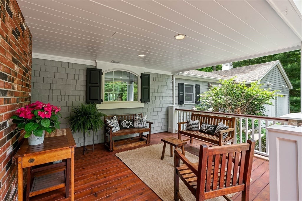 6 Brooks Hill Road