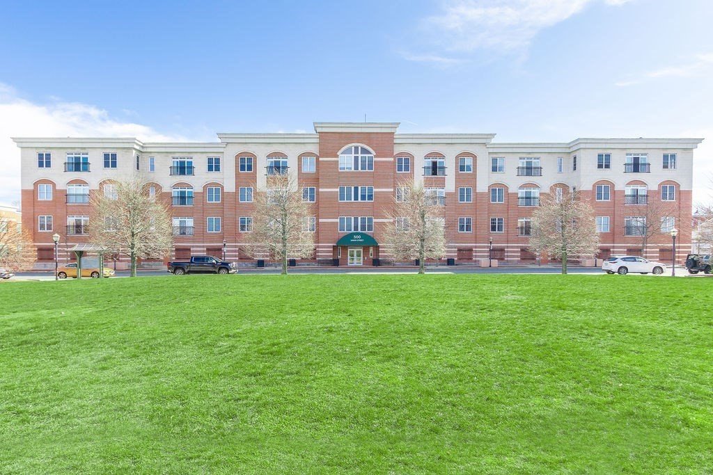 Westborough, Massachusetts 01581, United States, 2 Bedrooms Bedrooms, ,2 BathroomsBathrooms,Residential,Active,115027